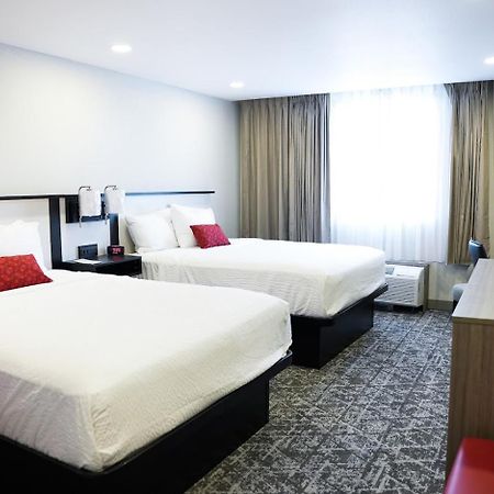 Hotel Ramada By Wyndham Dfw Airport Irving Esterno foto
