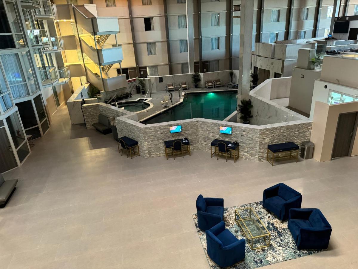 Hotel Ramada By Wyndham Dfw Airport Irving Esterno foto