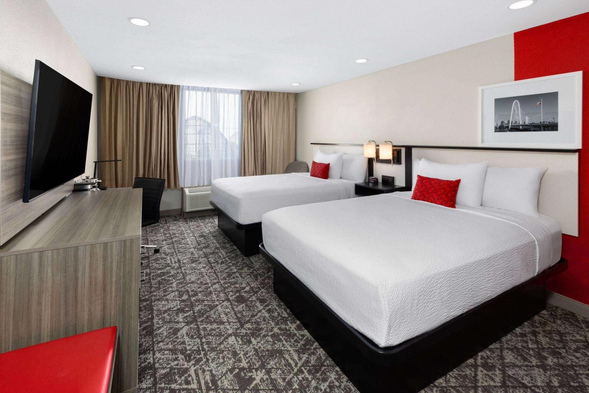Hotel Ramada By Wyndham Dfw Airport Irving Esterno foto