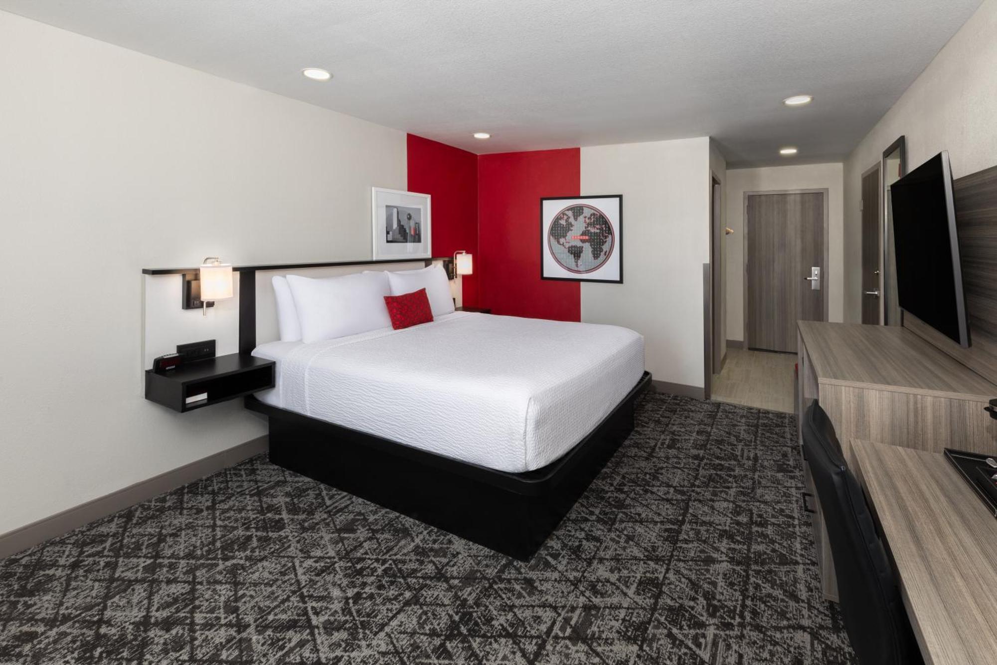 Hotel Ramada By Wyndham Dfw Airport Irving Esterno foto